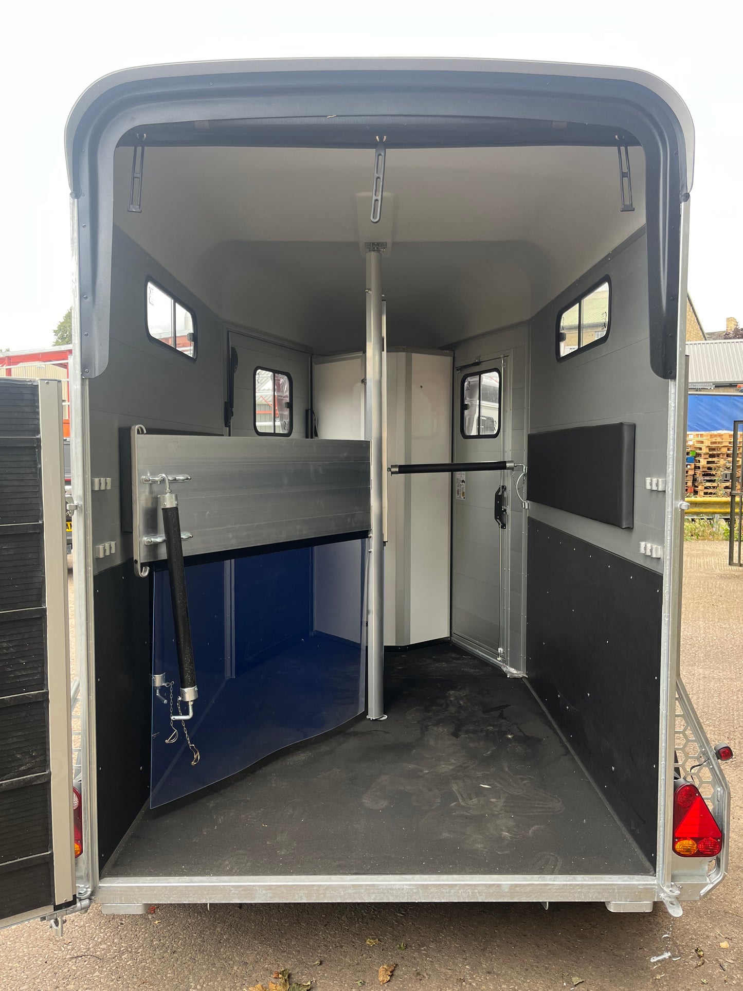 Cheval Touring Country with Tack Room - 2 Horse Trailer
