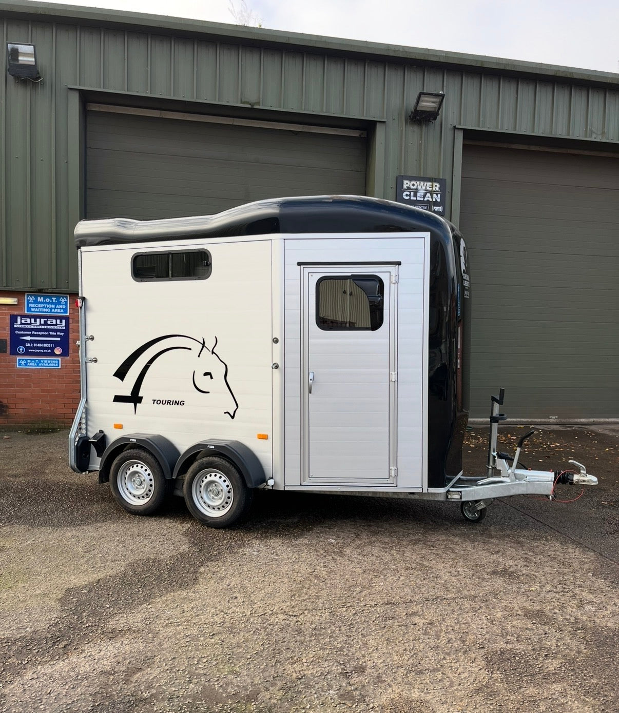 Cheval Touring Country with Tack Room