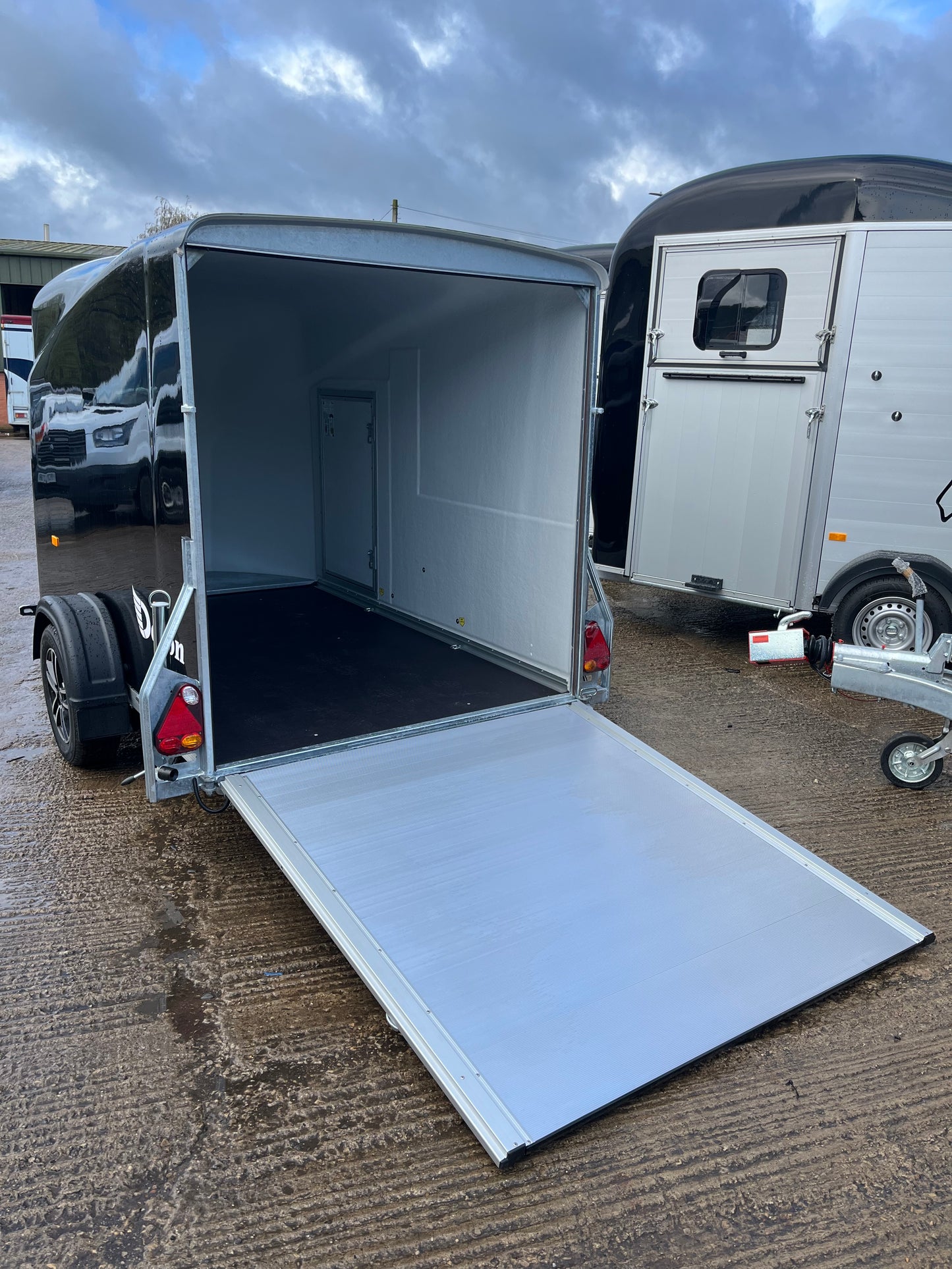 Debon Cargo 1300 Box Trailer