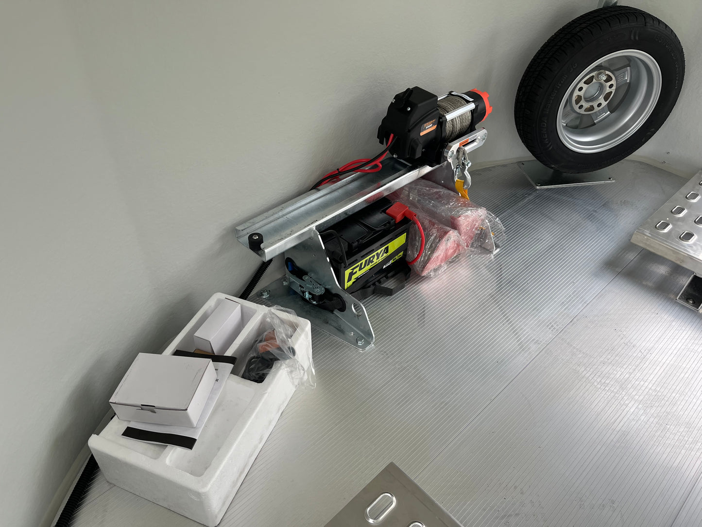 Debon C2000 Launch Edition Car Transporter