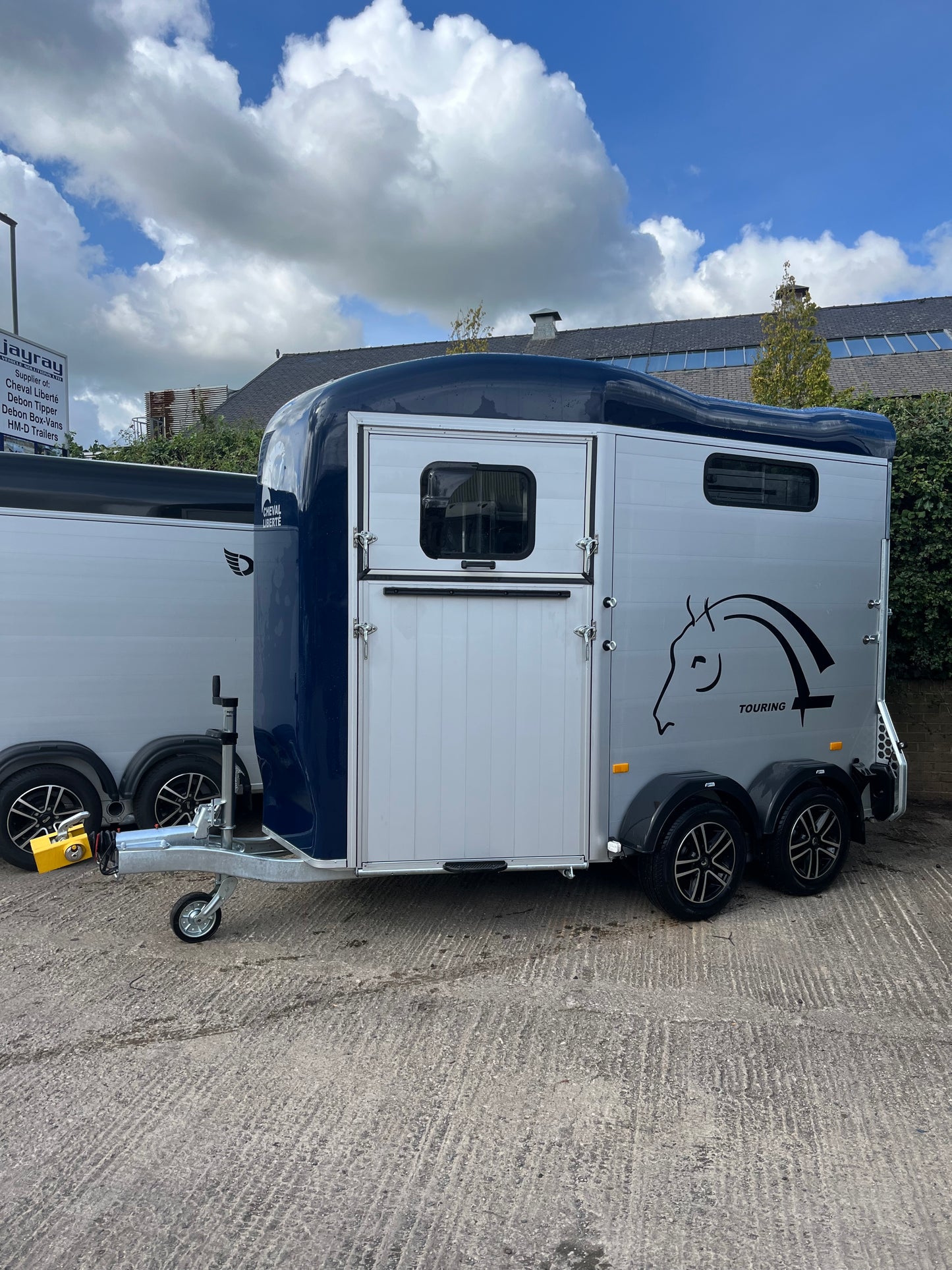 Cheval Touring Country with Tack Room - 2 Horse Trailer