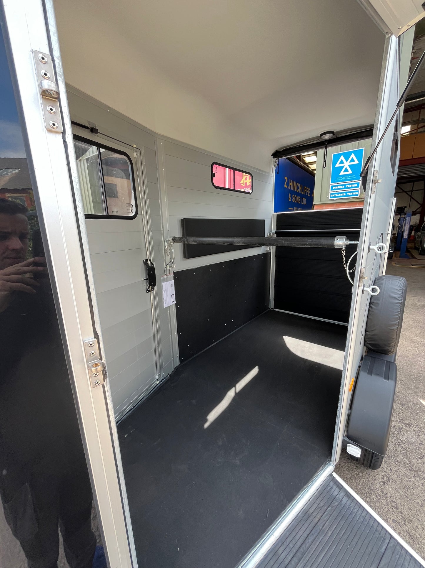 Cheval Liberté Touring One Horse Trailer – Lightweight Single Horse Trailer