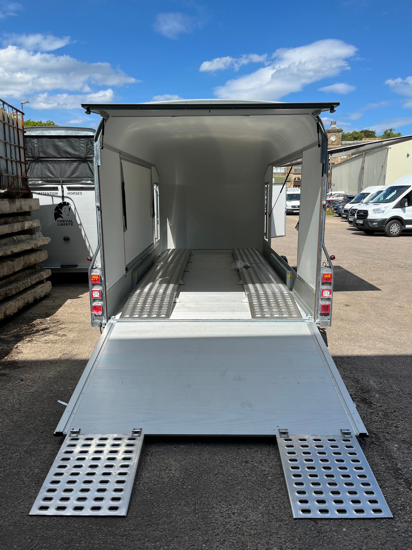 Debon C1000 Car Transporter Trailer – Heavy-Duty, Lightweight & Built to Perform