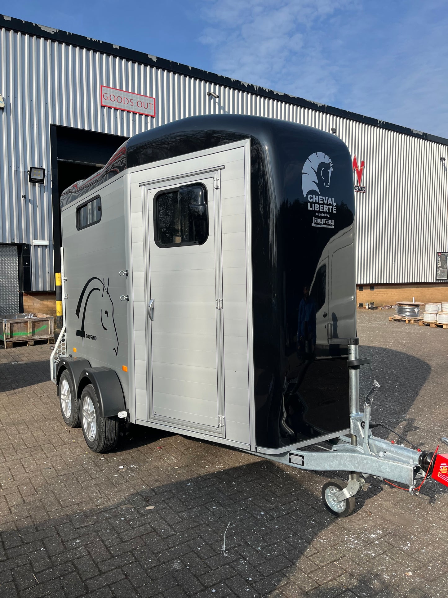 Cheval Touring Country with Tack Room - 2 Horse Trailer