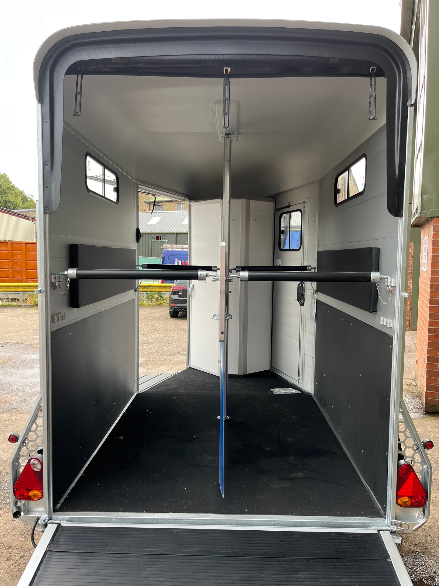 Cheval Touring Country with Tack Room - 2 Horse Trailer