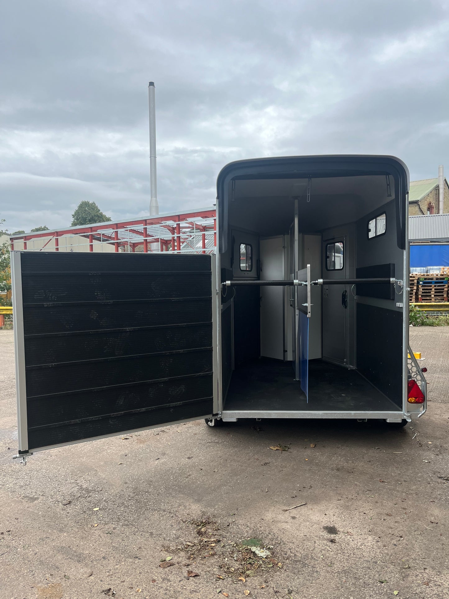 Cheval Touring Country with Tack Room - 2 Horse Trailer