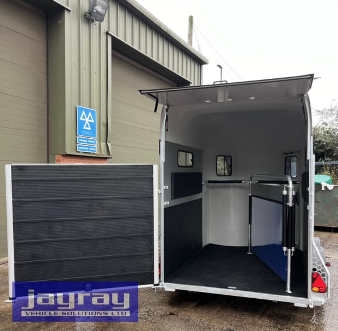 Cheval Liberté Gold Marathon Horse and Carriage trailer