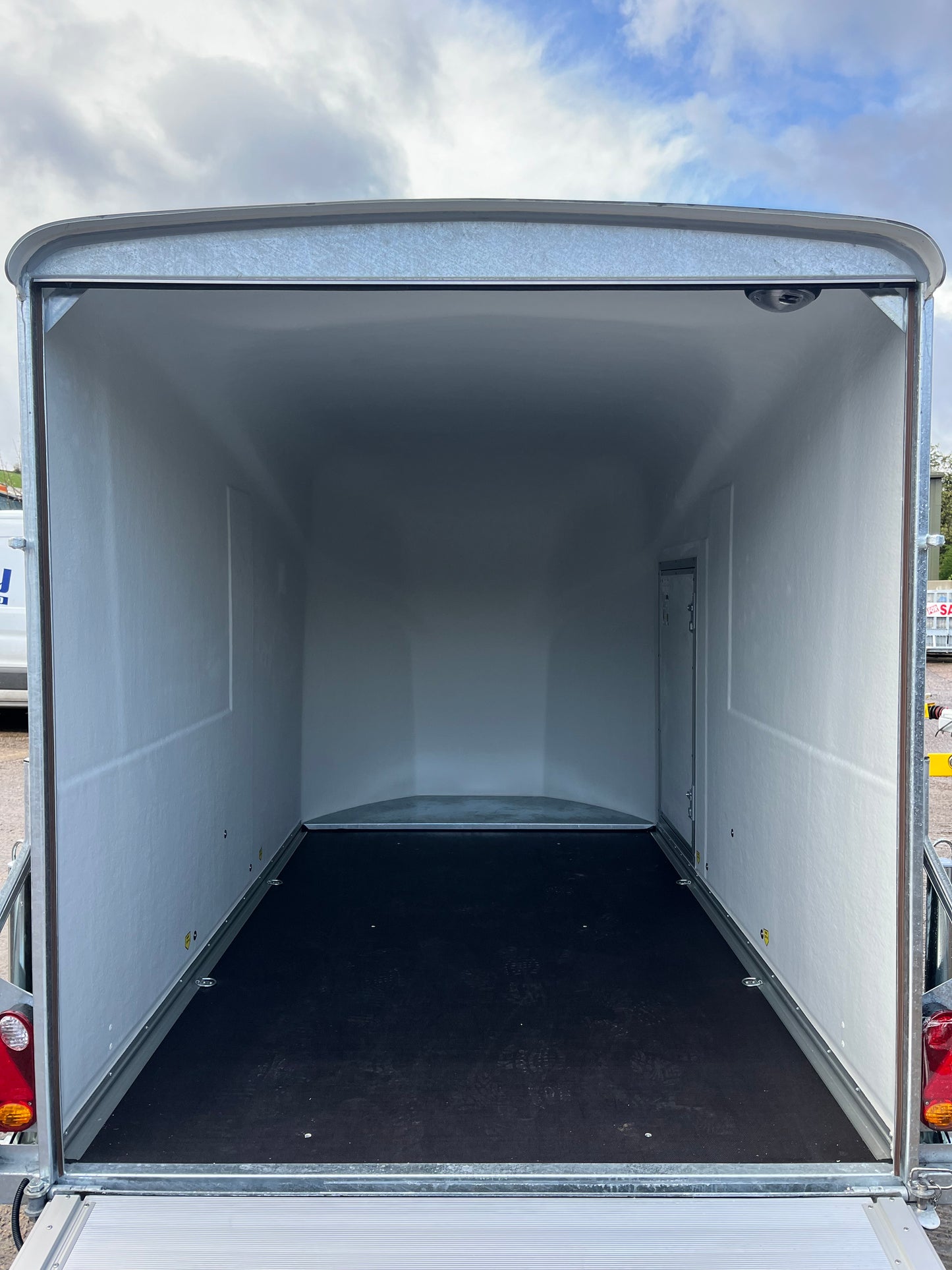 Debon Cargo 1300 Box Trailer