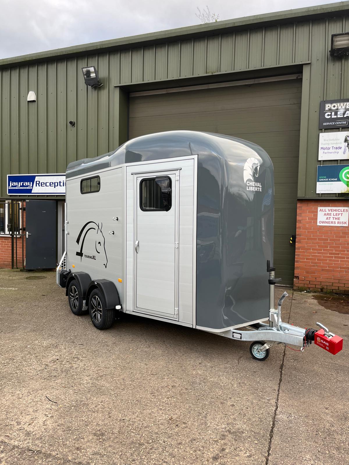 Cheval Liberté Touring Country XL with Tack Room Horse Trailer