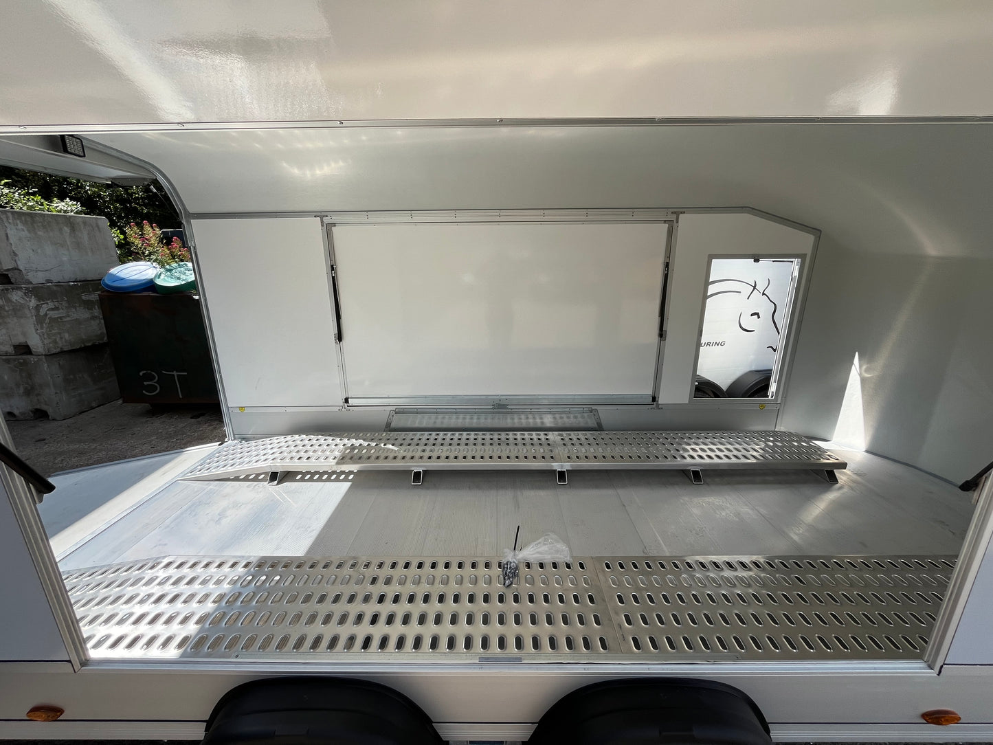 Debon C1000 Car Transporter Trailer – Heavy-Duty, Lightweight & Built to Perform