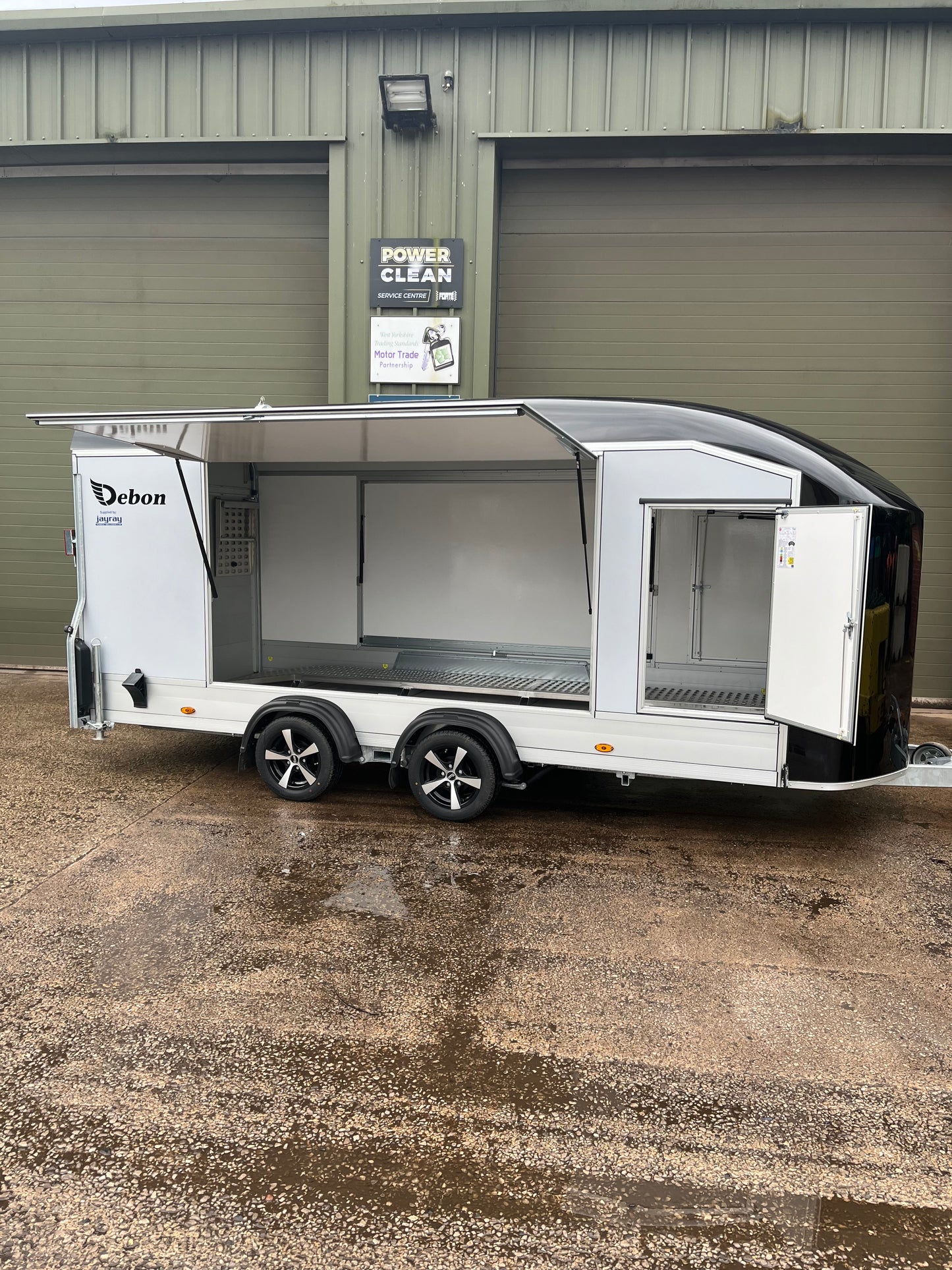 Debon C1000 Car Transporter Trailer – Heavy-Duty, Lightweight & Built to Perform