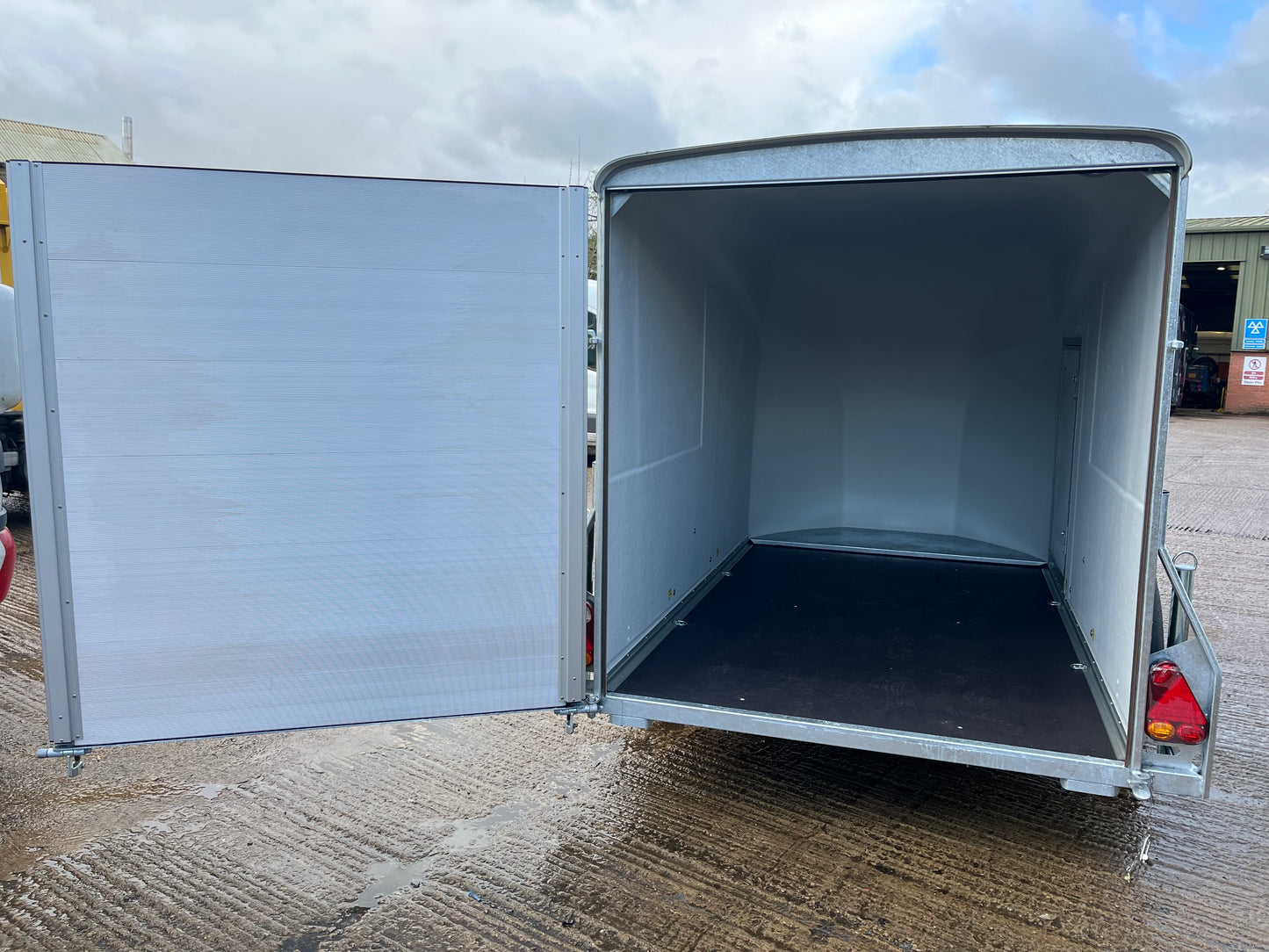 Debon Cargo 1300 Box Trailer