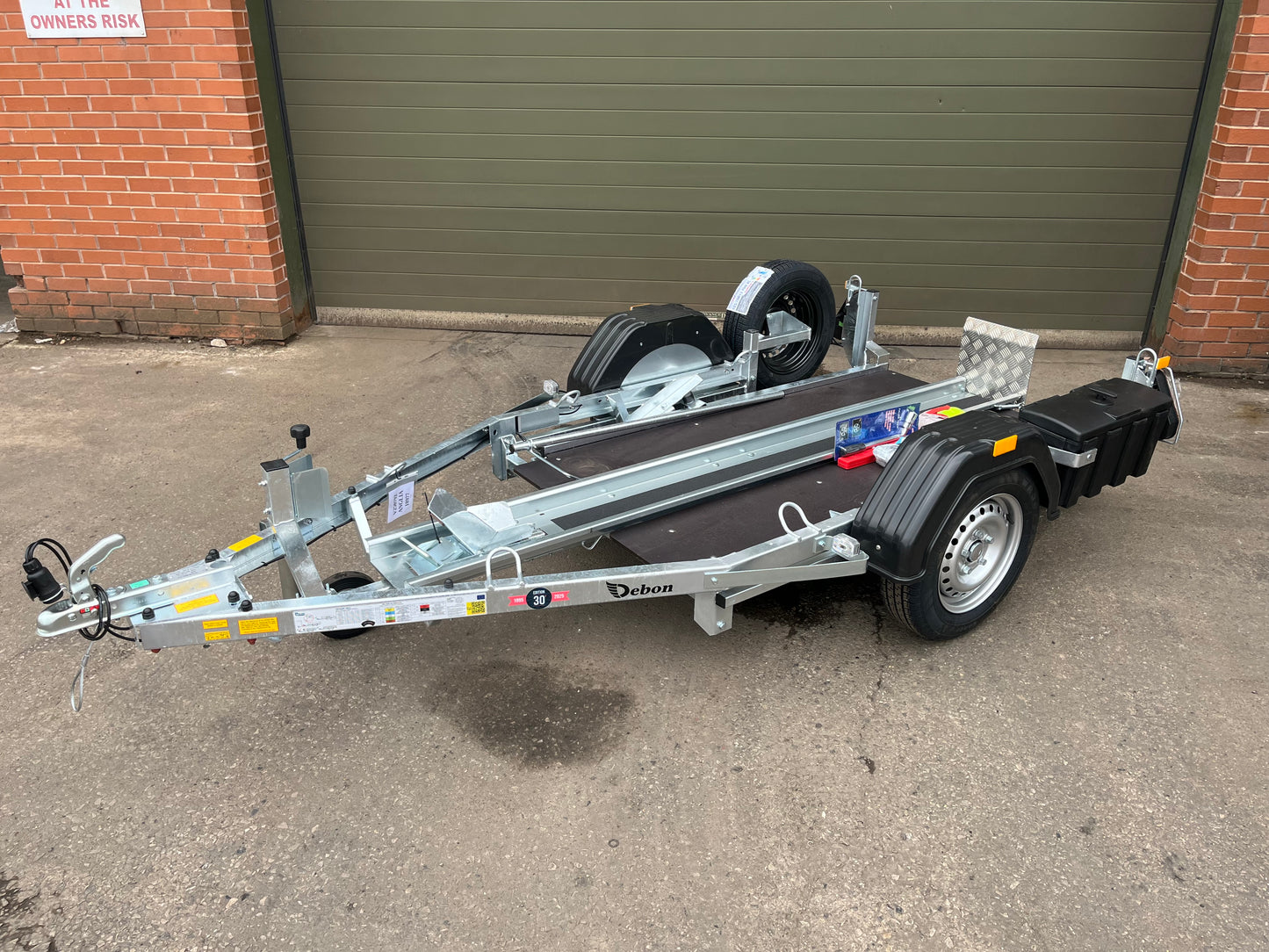 Debon MOTO 1 Motorcycle Trailer – Premium Motorcycle Trailer for Safe, Easy Transport
