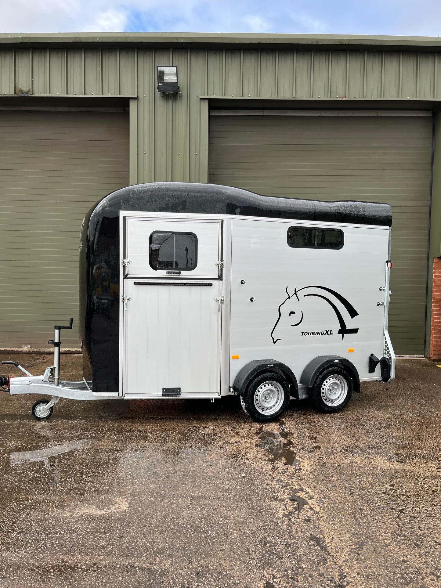 Cheval Liberté Touring Country XL Horse Trailer