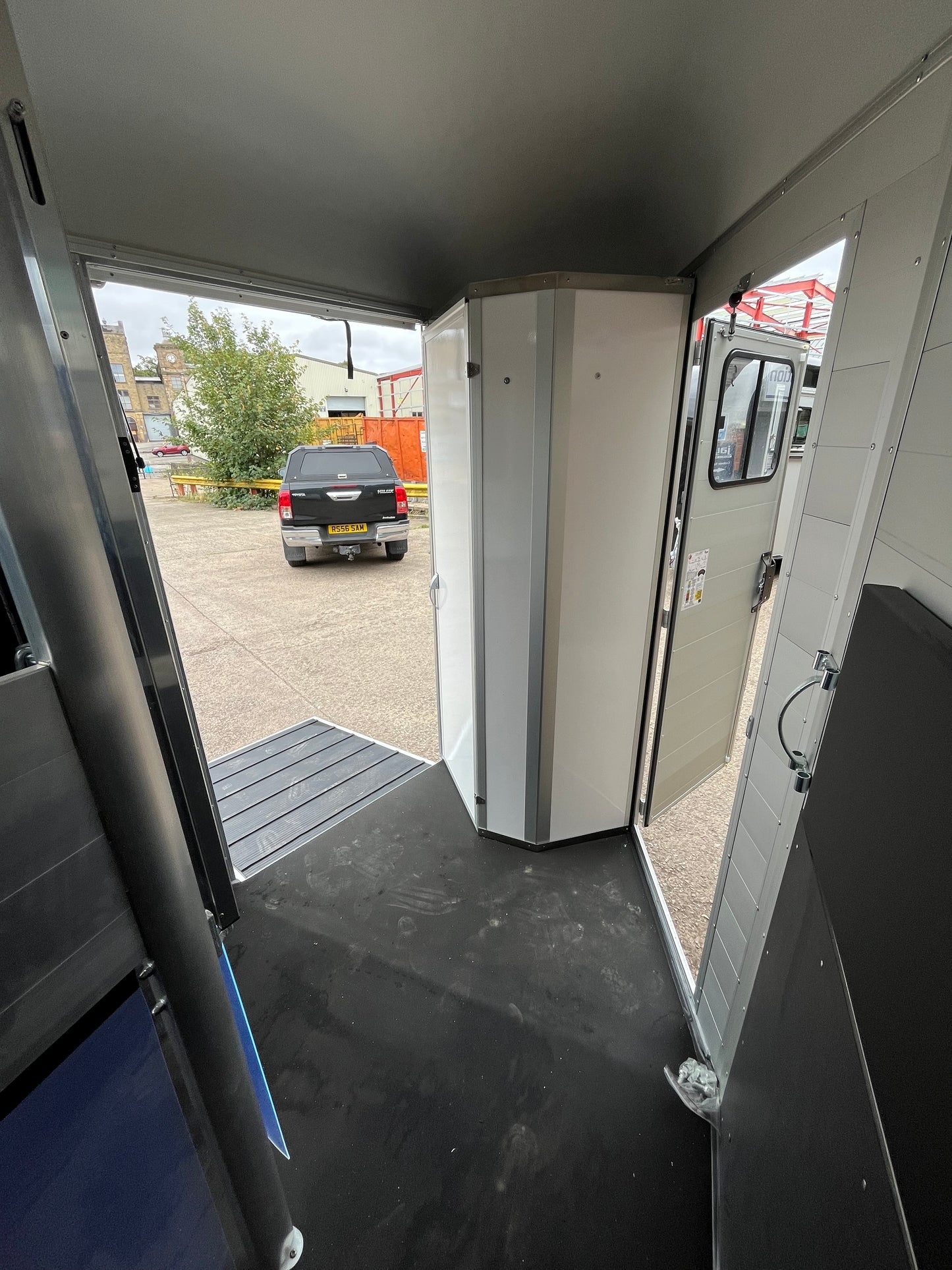 Cheval Touring Country with Tack Room - 2 Horse Trailer
