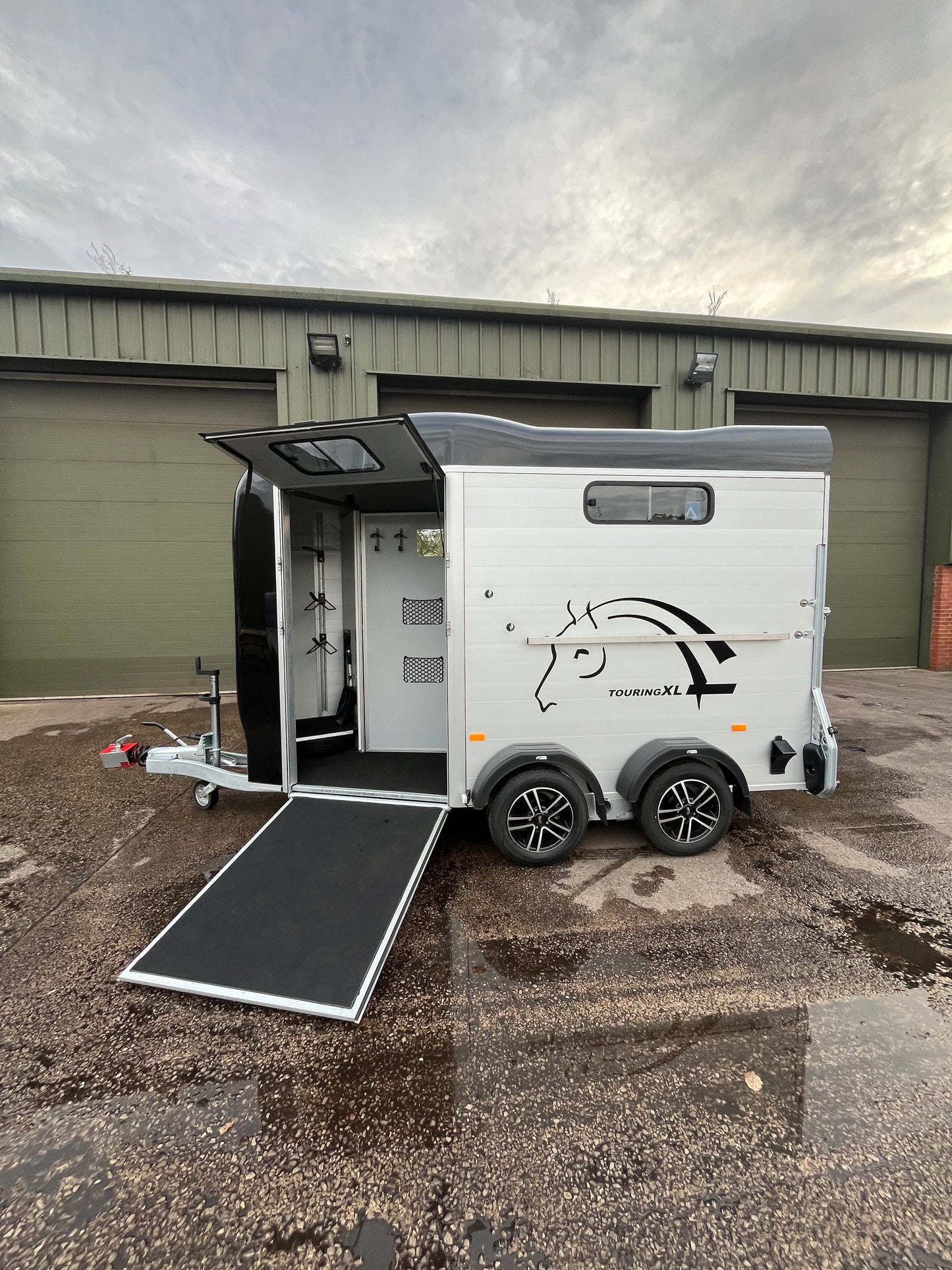 Cheval Touring XL Tack Room Base