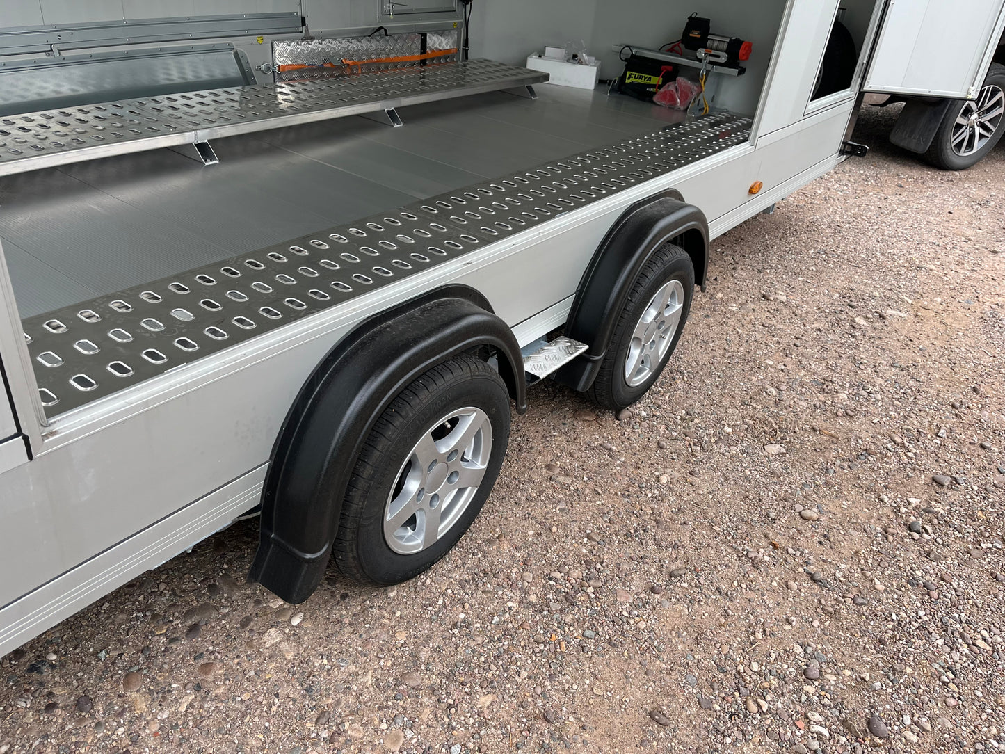 Debon C2000 Launch Edition Car Transporter