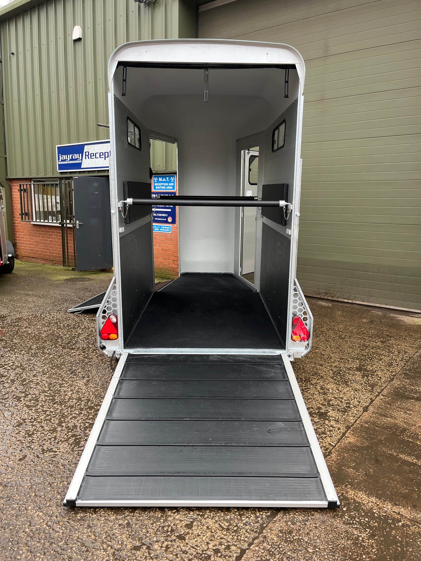 Cheval Liberté Touring One Horse Trailer – Lightweight Single Horse Trailer