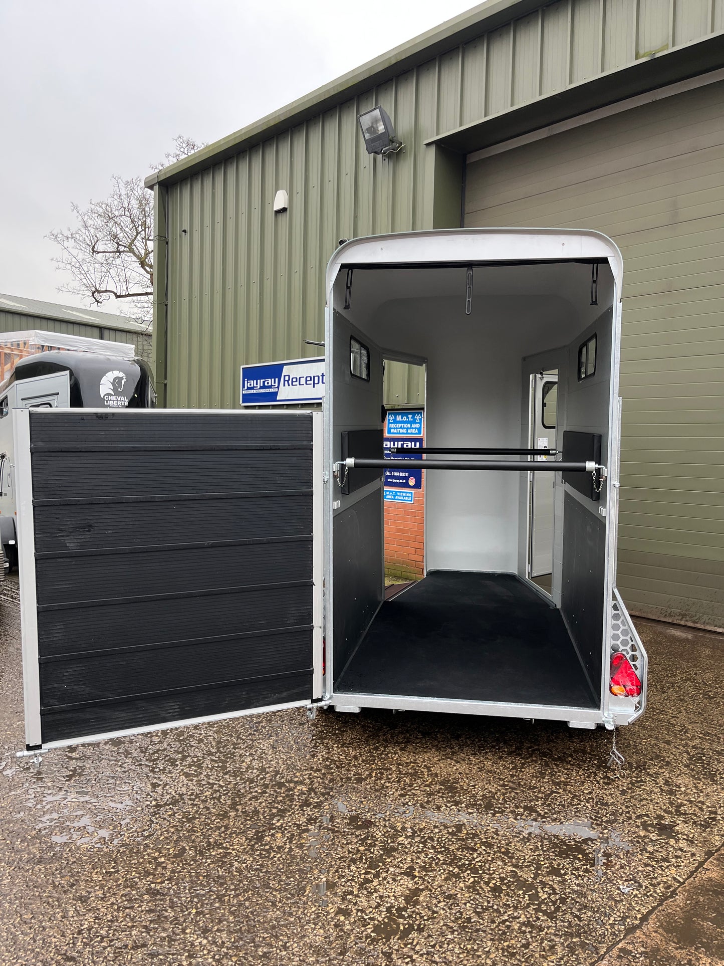 Cheval Liberté Touring One Horse Trailer – Lightweight Single Horse Trailer