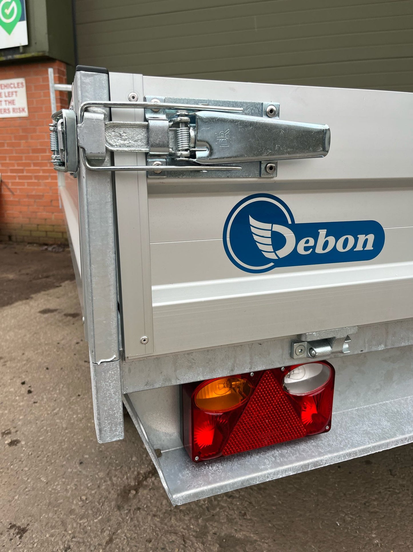 Debon PW1.2 Electric Tipper Trailer – Heavy-Duty Performance, Effortless Tipping