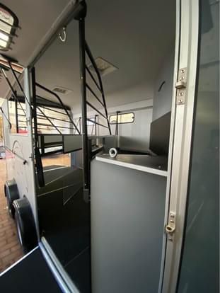 Cheval Liberté Maxi 4 – Herringbone Horse Trailer for 4 Horses