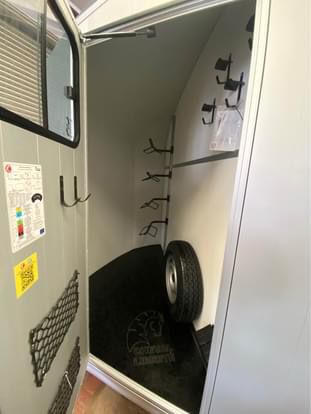 Cheval Liberté Maxi 4 – Herringbone Horse Trailer for 4 Horses