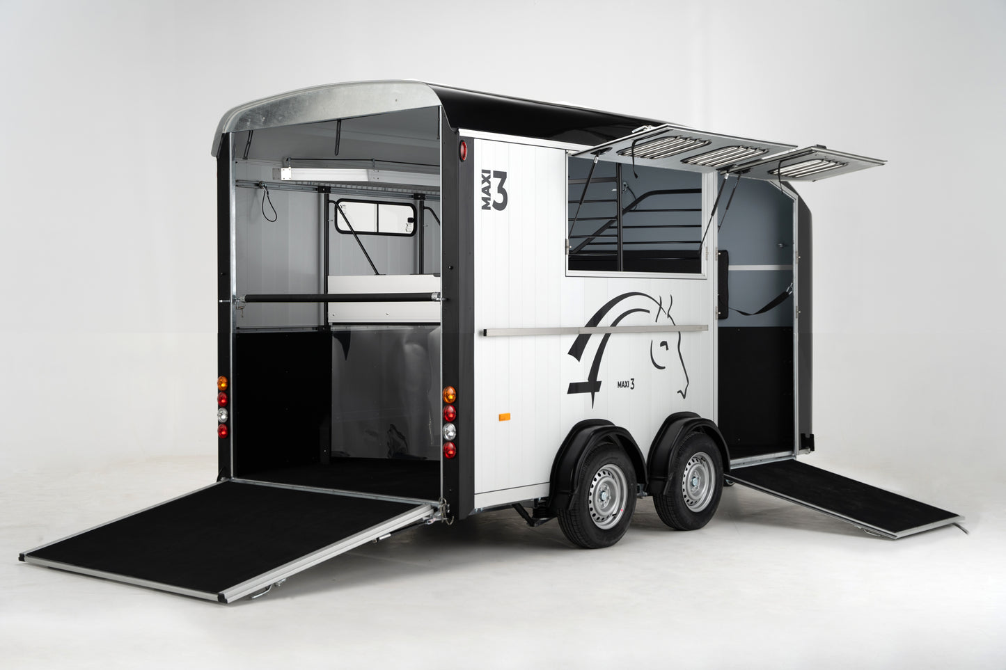 Cheval Liberté Maxi 3 – Herringbone Horse Trailer for Three Horses
