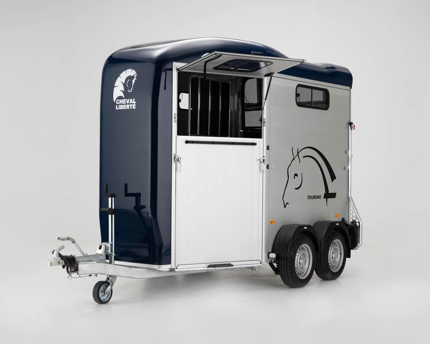 Cheval Liberté Touring Country – With fitted Tack Room, Forward Facing Horse Trailer - Limited 30th Edition