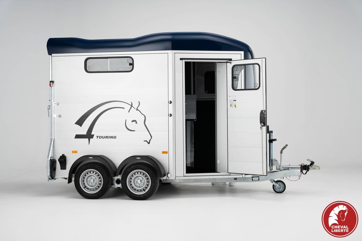 Cheval Liberté Touring Country – With fitted Tack Room, Forward Facing Horse Trailer - Limited 30th Edition