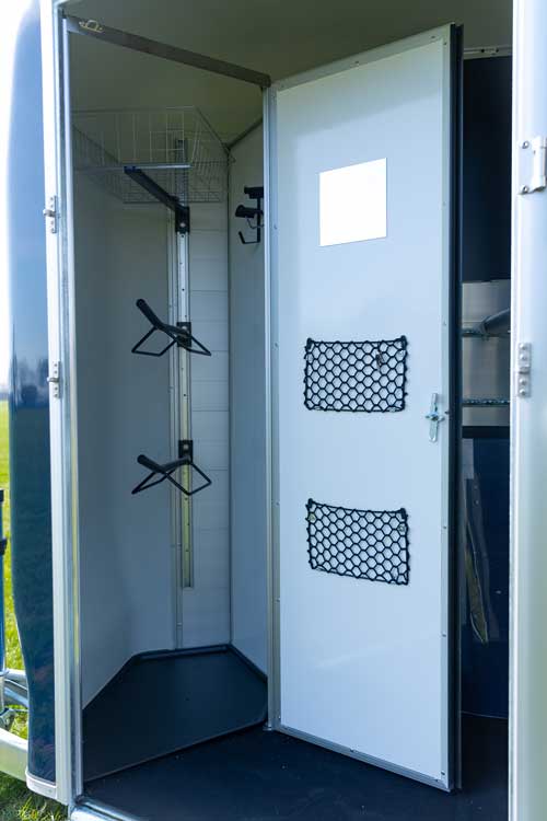Cheval Liberté Touring Country – With fitted Tack Room, Forward Facing Horse Trailer - Limited 30th Edition
