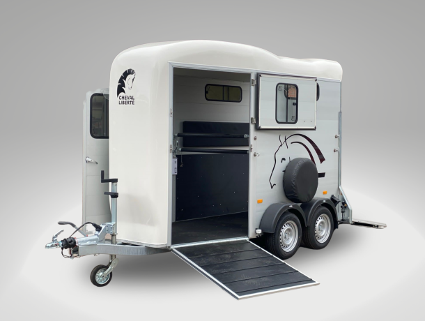 Cheval Liberté Touring One Horse Trailer – Lightweight Single Horse Trailer