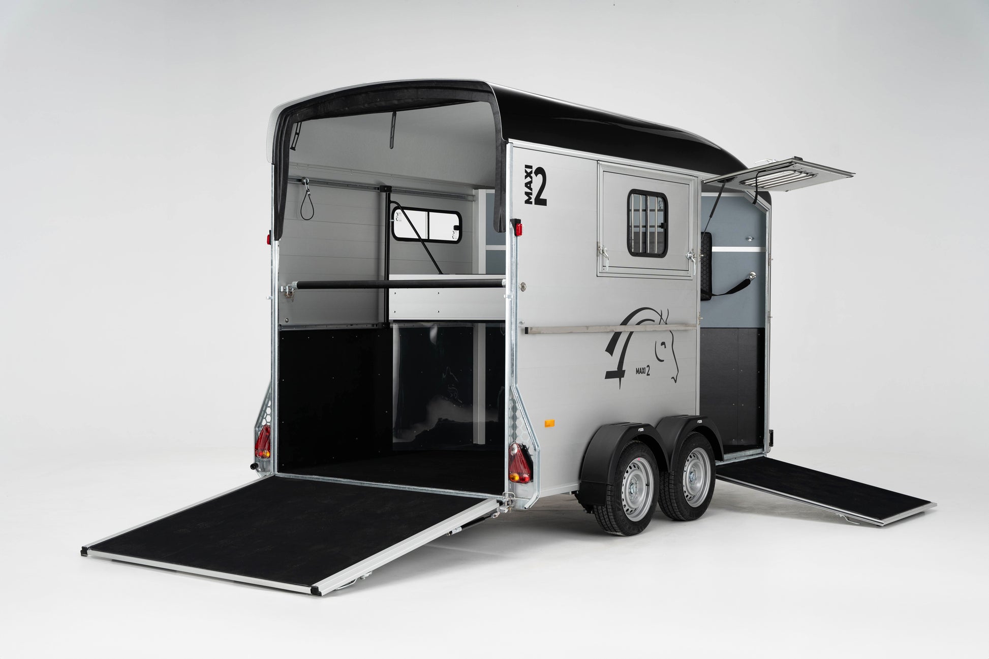 Cheval Liberté Maxi 2 with Rear Ramp Open for Safe Horse Loading