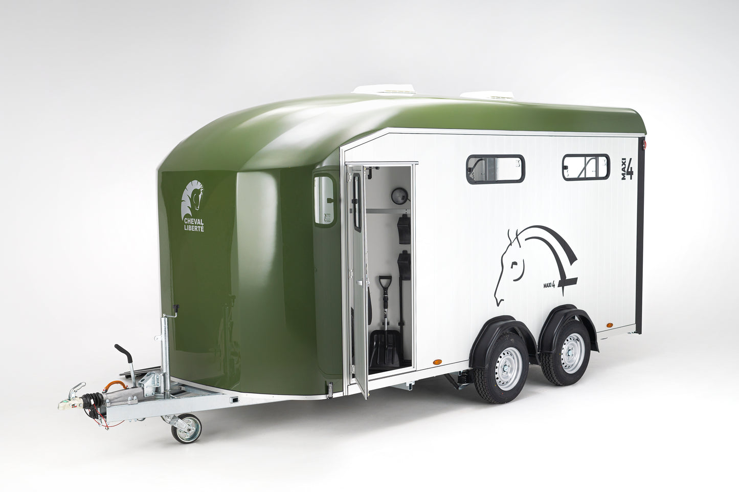 Cheval Liberté Maxi 4 Four-Horse Herringbone Trailer with Herringbone Layout and Large Tack Room