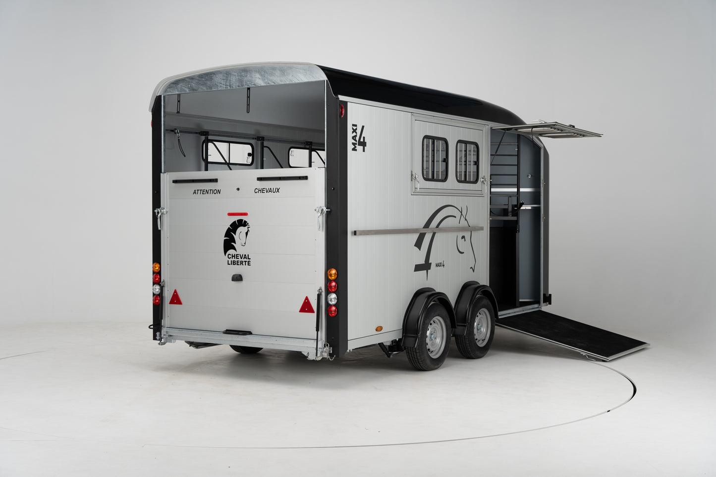 Rear of Cheval Liberté Maxi 4 Showing Rear-Facing Herringbone Layout for 4 Horses
