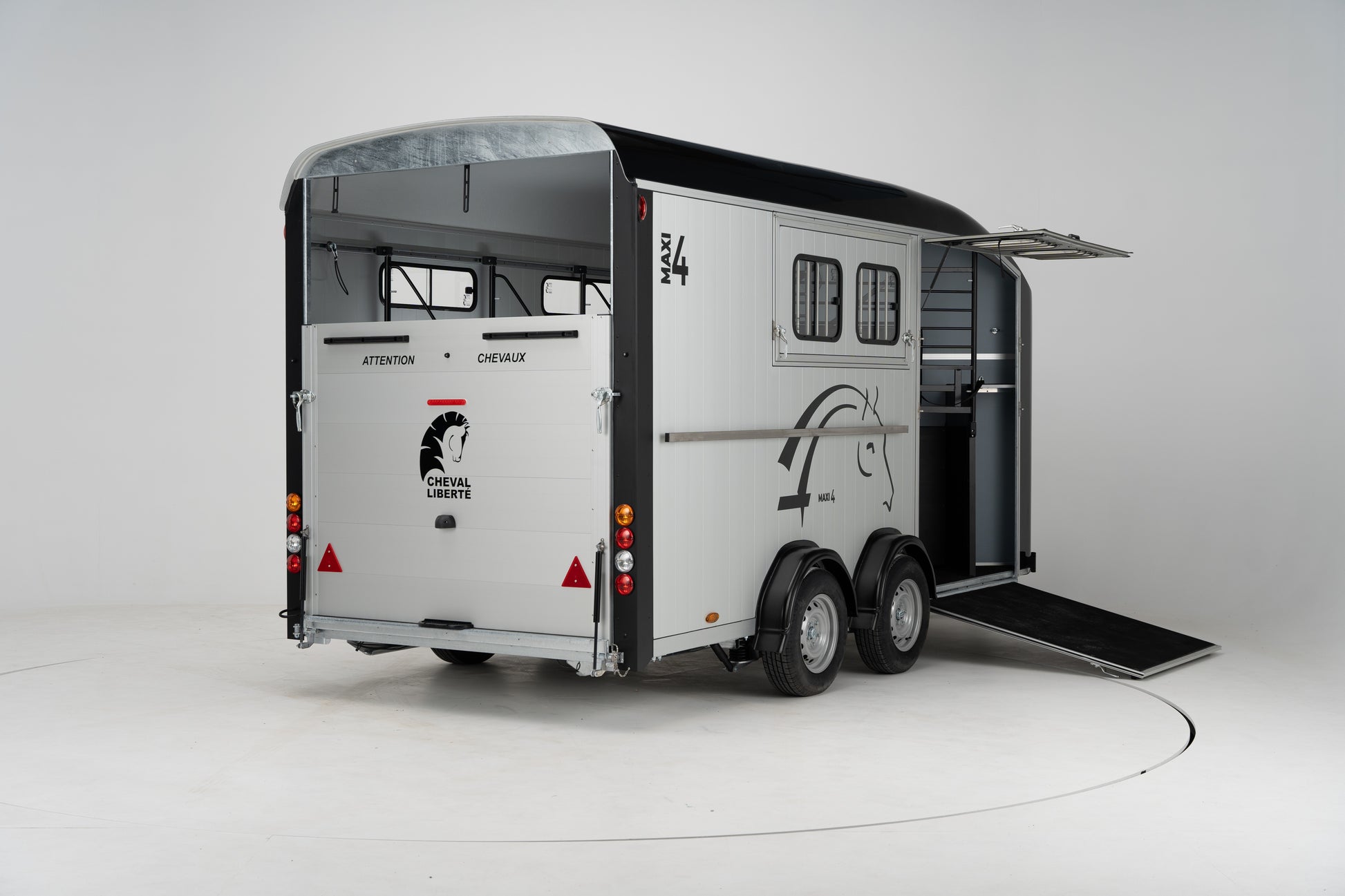 Rear of Cheval Liberté Maxi 4 Showing Rear-Facing Herringbone Layout for 4 Horses