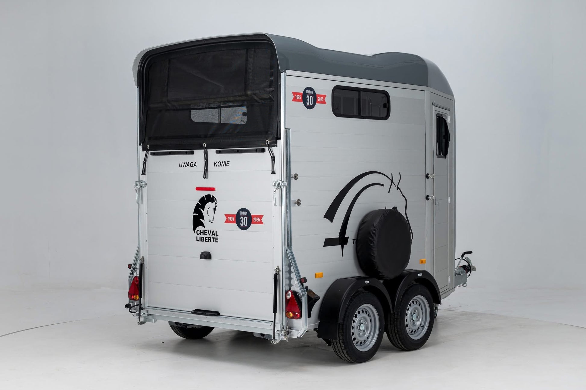 Rear Ramp of Cheval Liberté Touring Country 30th Edition Horse Trailer Closed for Transport