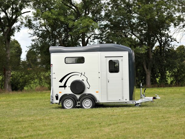 Cheval Liberté Touring Country Horse Trailer Side View