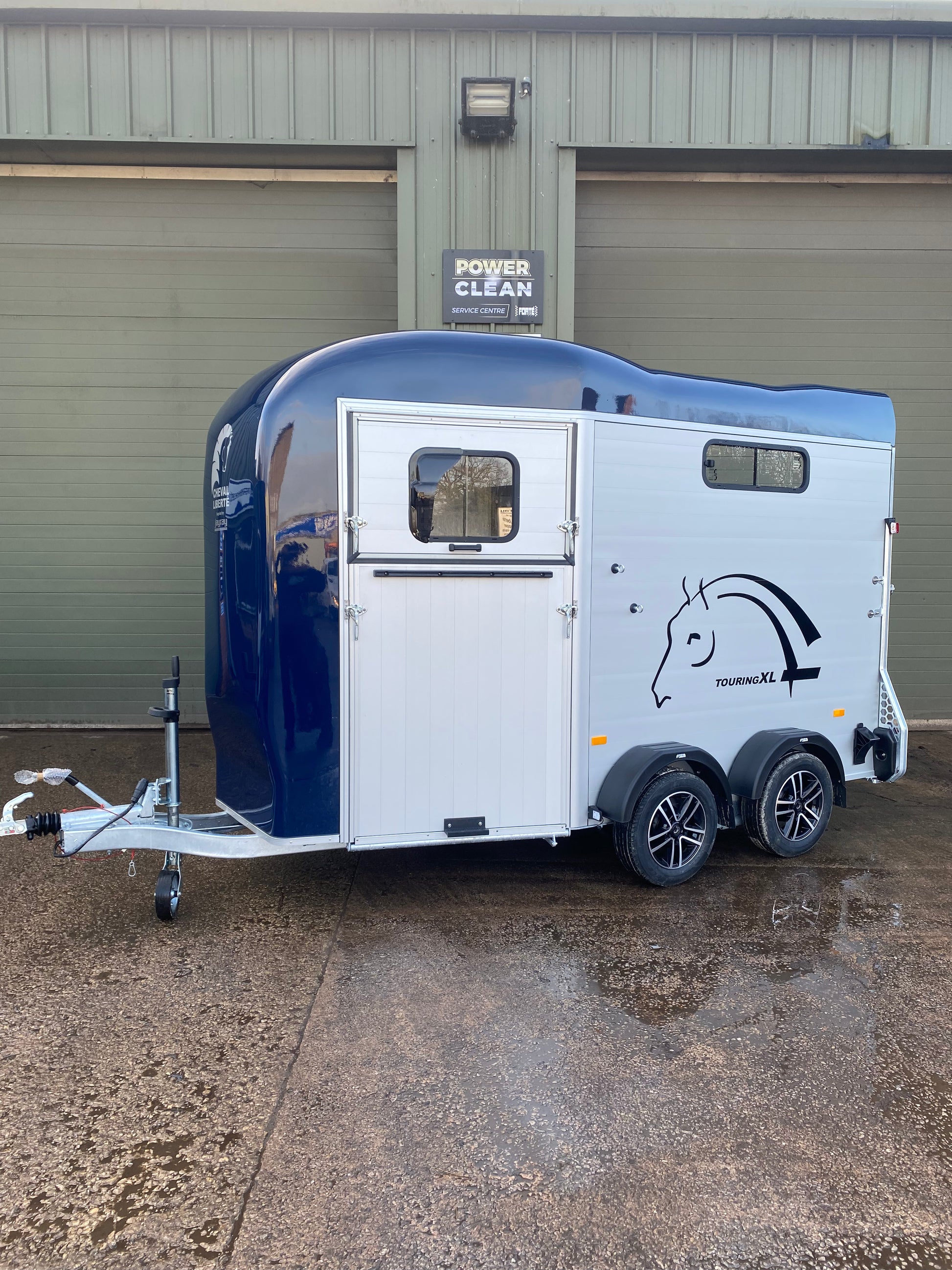 Cheval Liberté Touring XL – Extra-Large Double Horse Trailer with Front Ramp