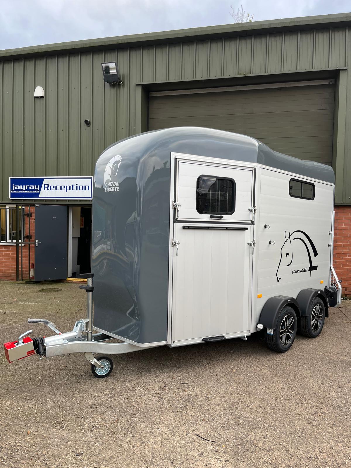 Cheval Liberté Touring XL With Tack Room – Extra-Large Double Horse Trailer
