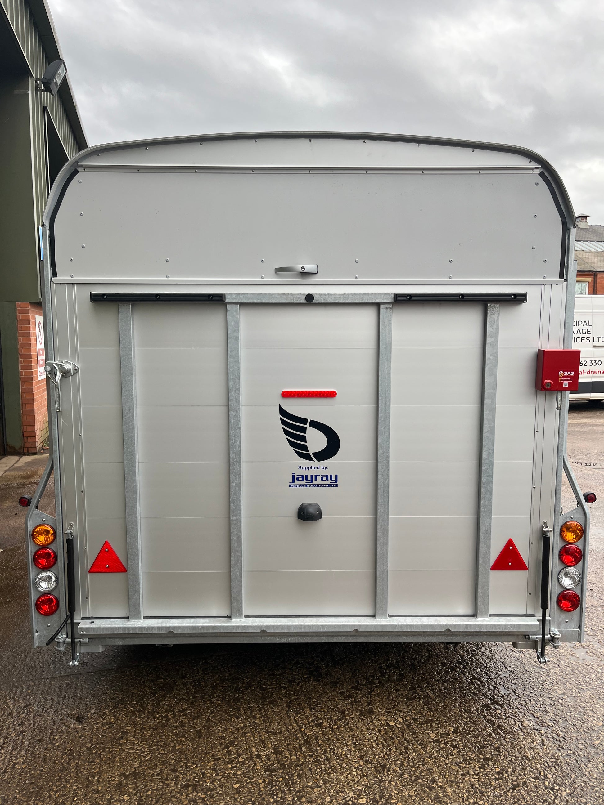 Debon C1000 Car Transporter with Closed Ramp and Optional SAS Debon Rear Door Locks