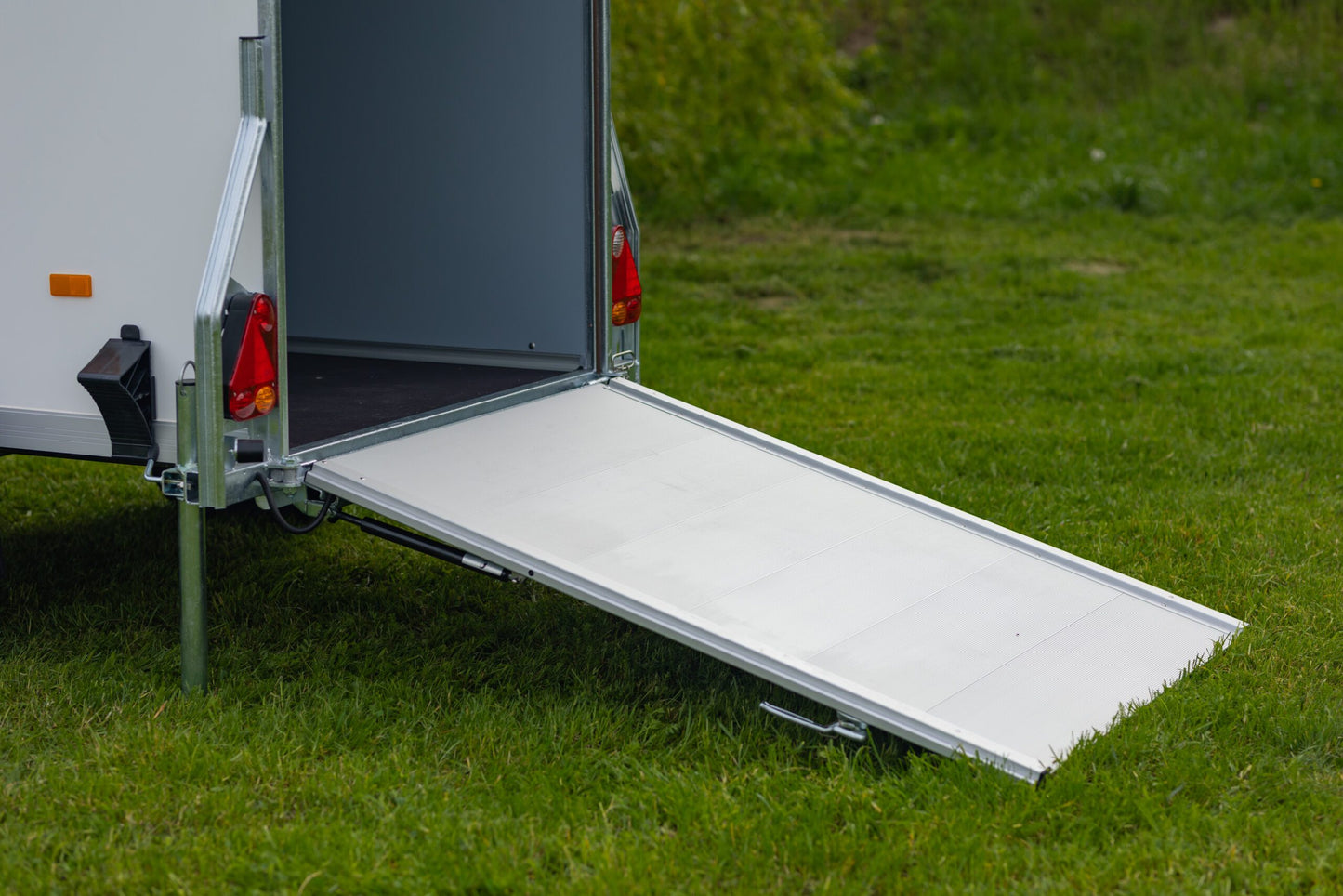 Debon C255 Box Trailer