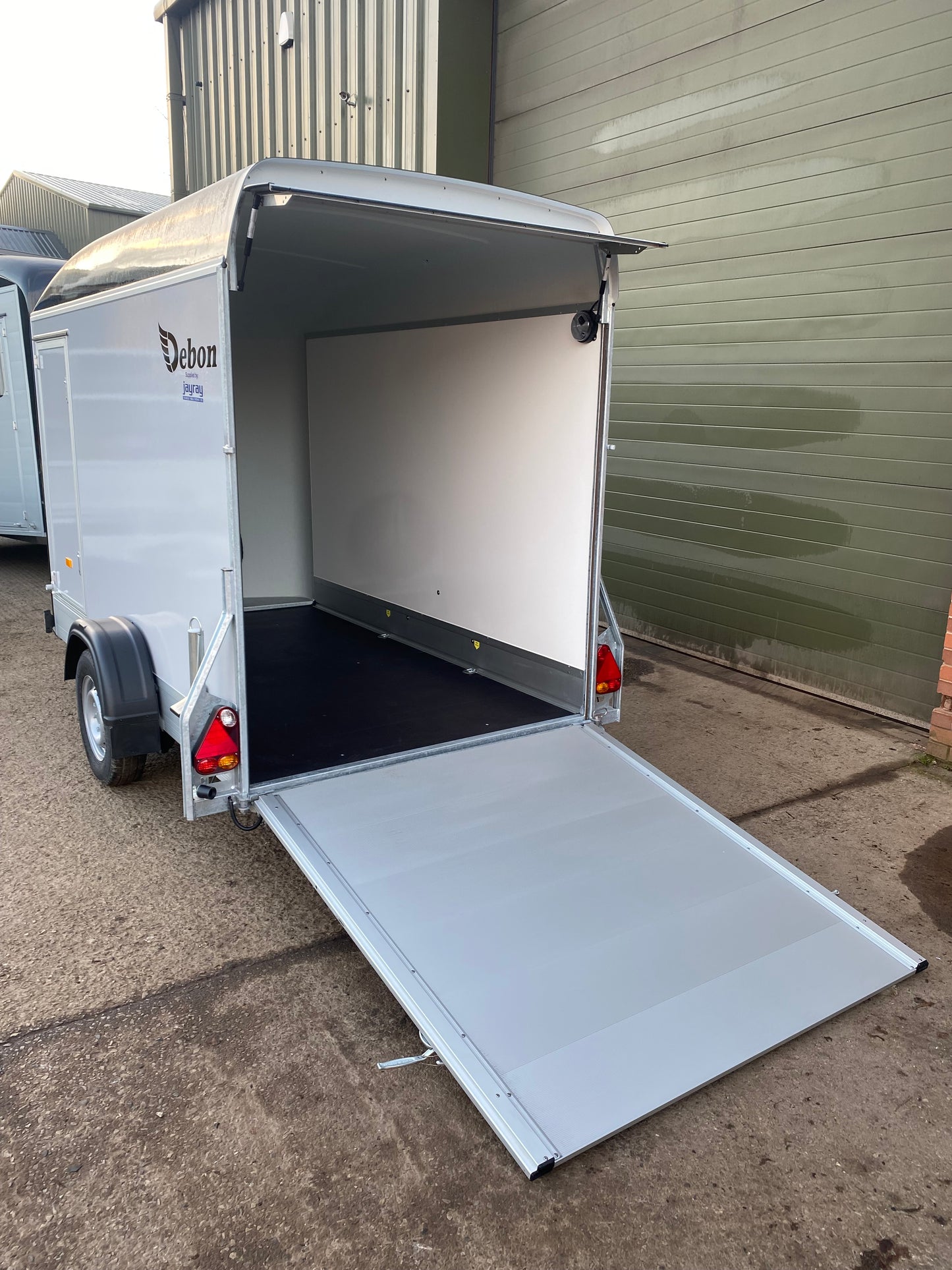 Debon C300 Box Trailer – Durable, Lightweight, and Built for Professionals