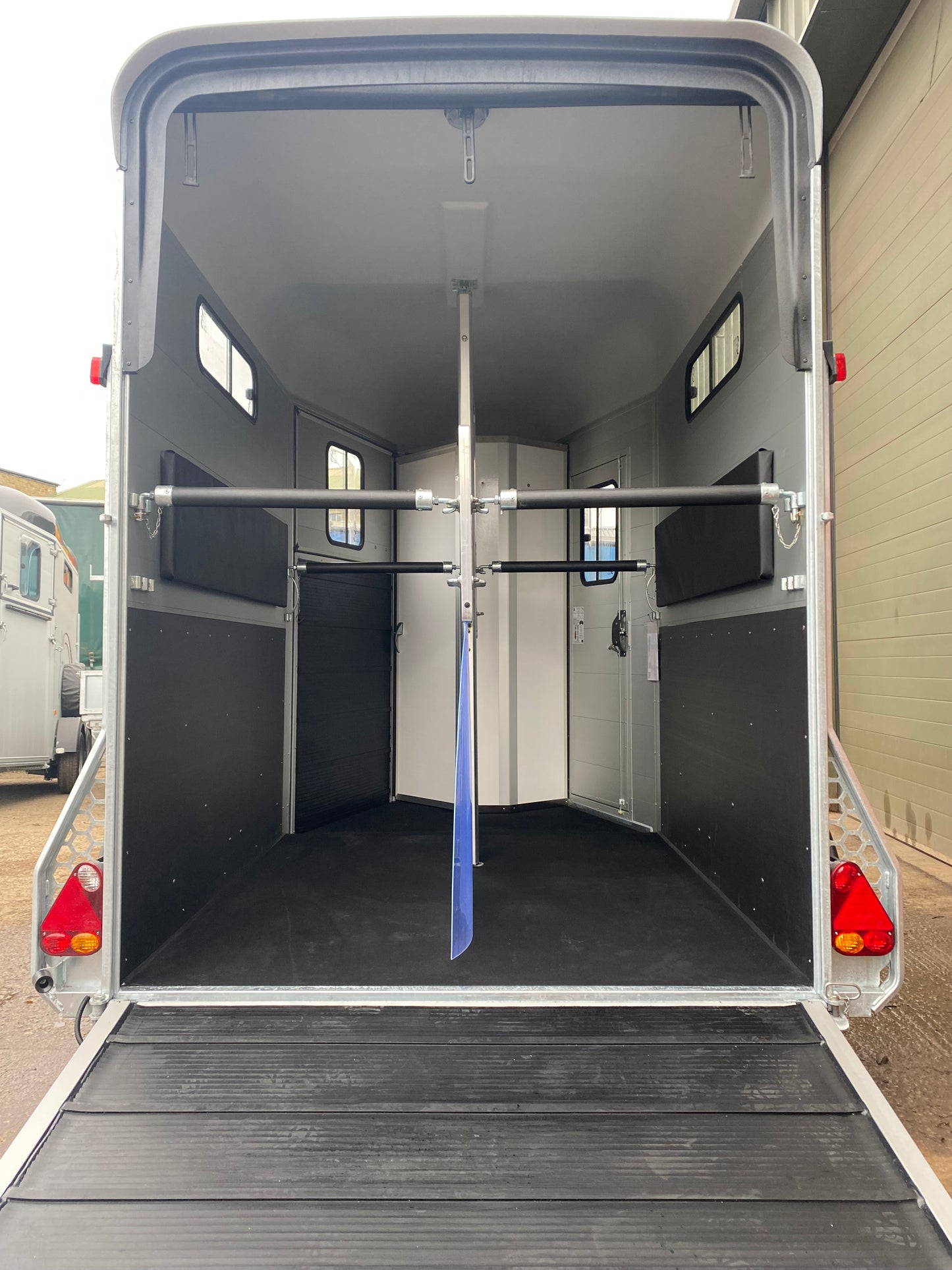 Cheval Touring Country with Tack Room - 2 Horse Trailer