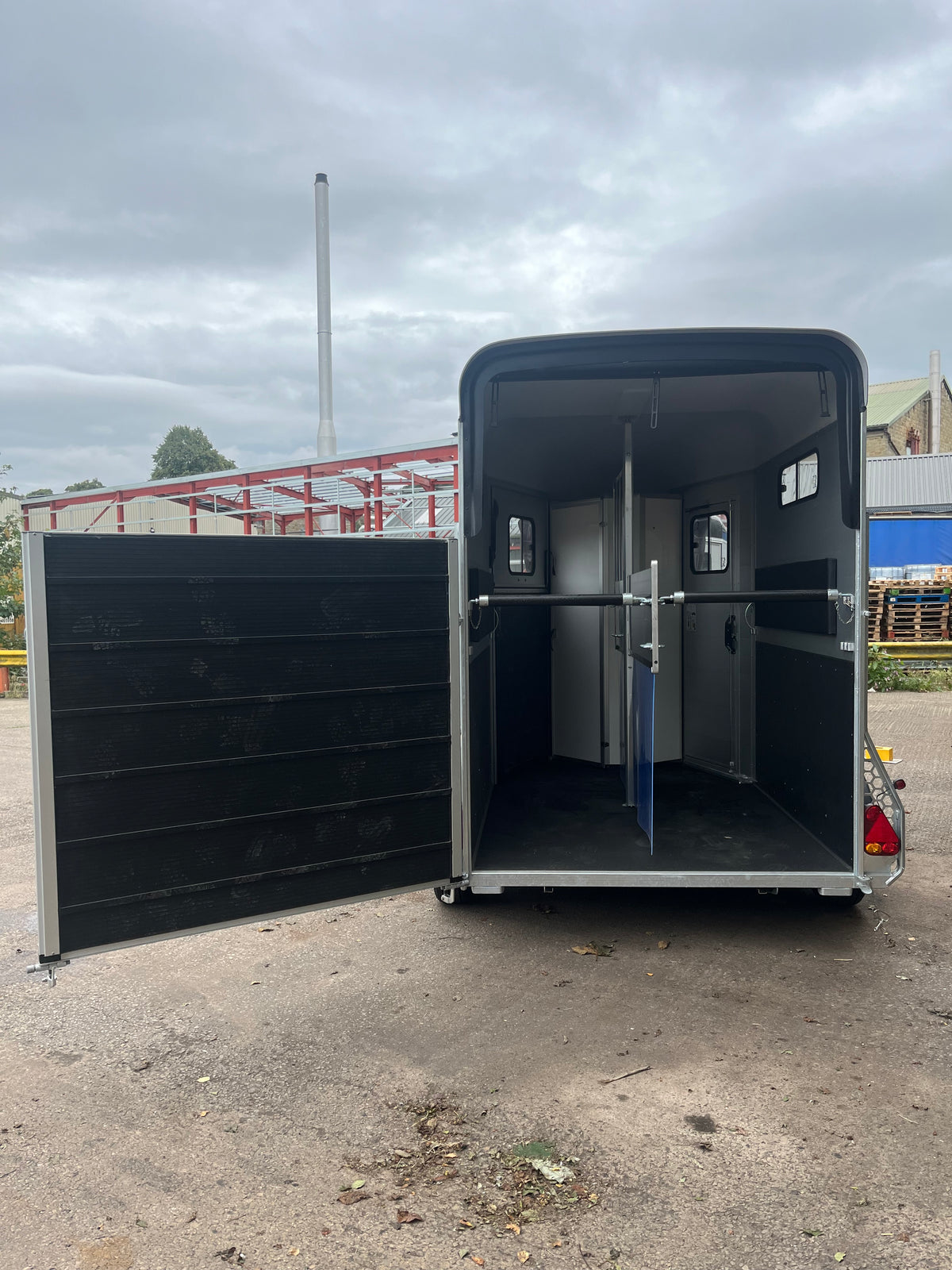 Cheval Touring Country with Tack Room - 2 Horse Trailer