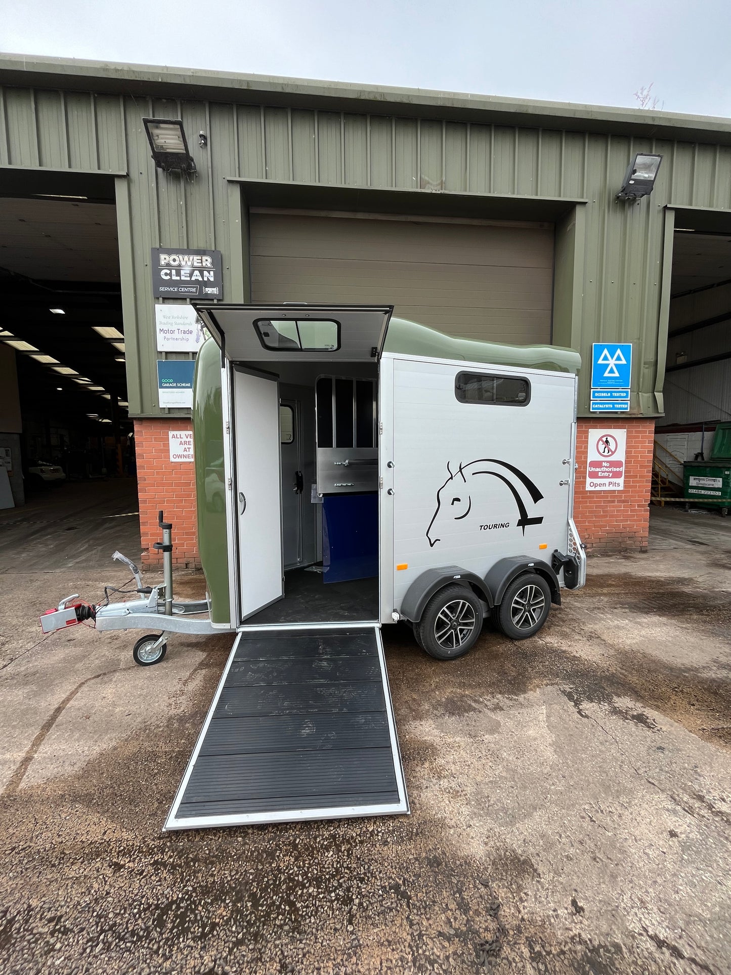 Cheval Liberté Touring Country with Built-In Tack Room