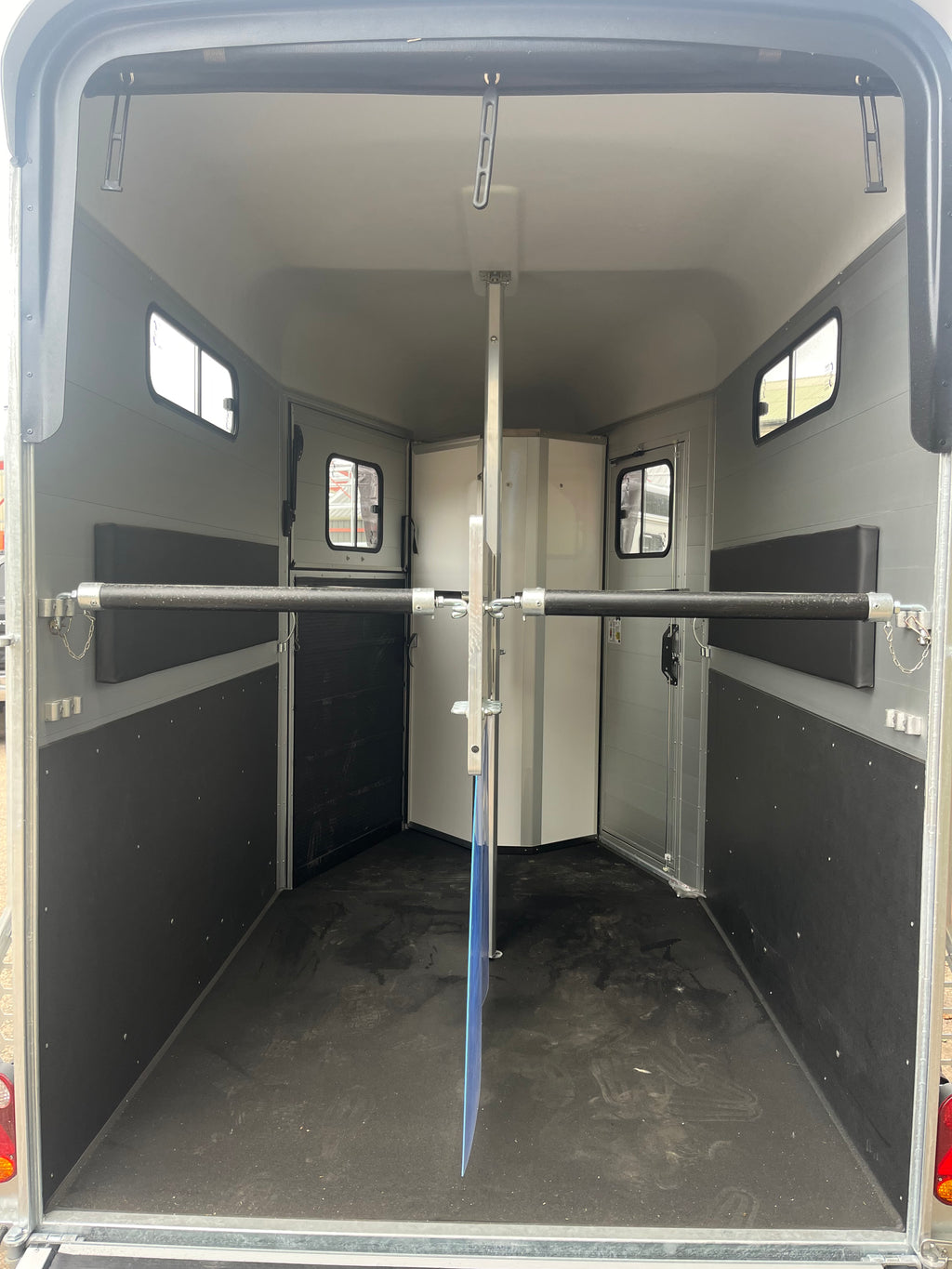 Cheval Touring Country with Tack Room - 2 Horse Trailer
