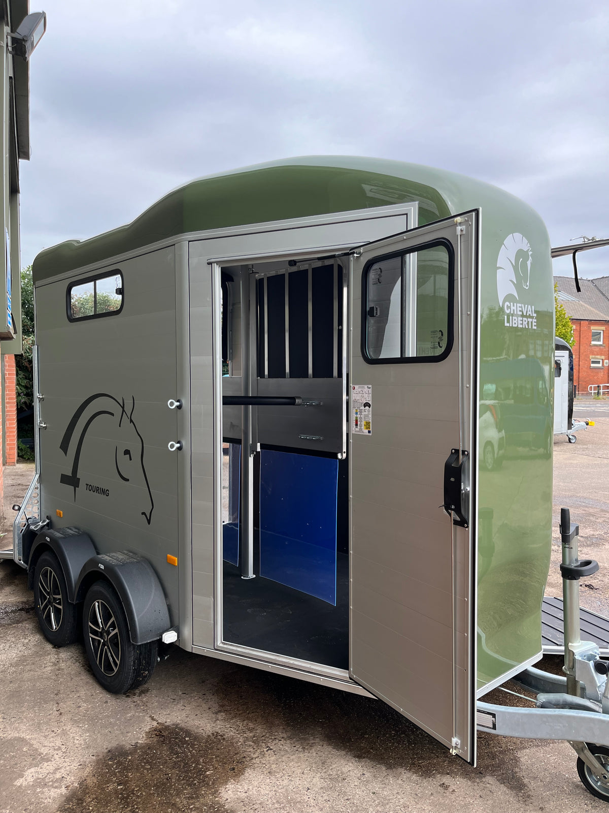 Cheval Touring Country with Tack Room - 2 Horse Trailer