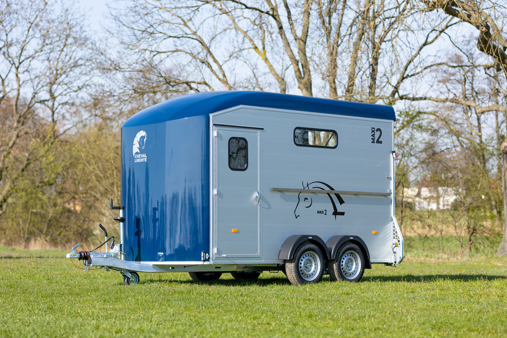 Cheval Liberté Maxi 2 – Rear-Loading Herringbone Horse Trailer for Two Horses- Large walk in Tack Room