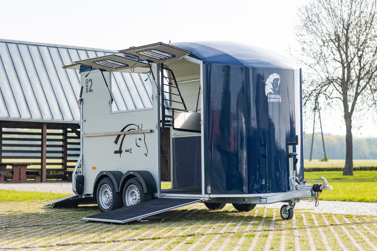 Cheval Liberté Maxi 2 – Rear-Loading Herringbone Horse Trailer for Two Horses- Large walk in Tack Room