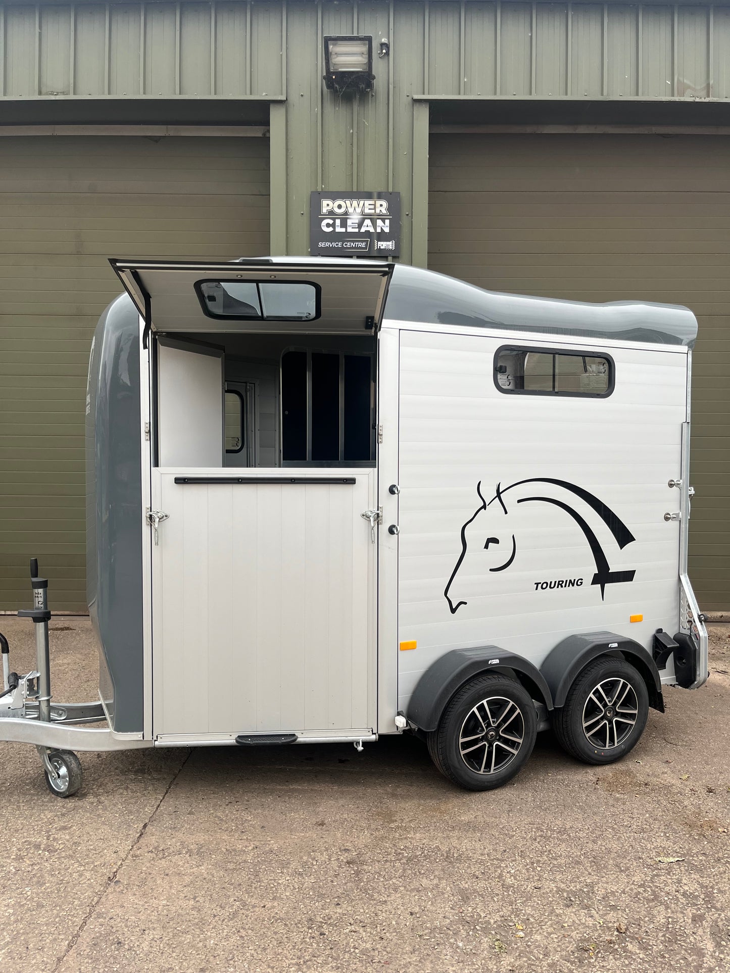 Cheval Liberté Touring Country with Built-In Tack Room